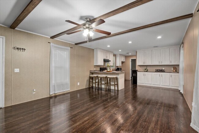 Building Photo - 211 Woodstock