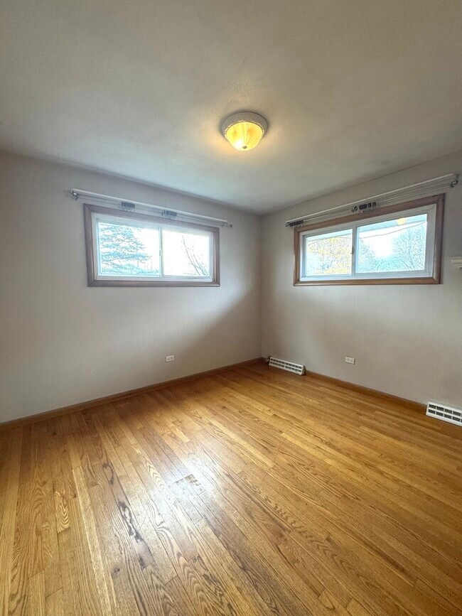 Building Photo - 3133 21st Pl