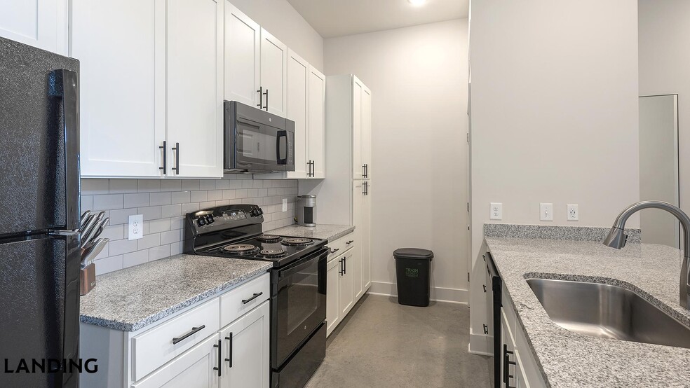 Building Photo - 404 W 26th St