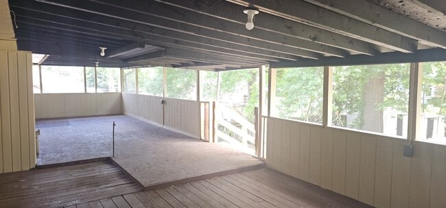 Building Photo - Move in special - Newly Renovated SF in North KC