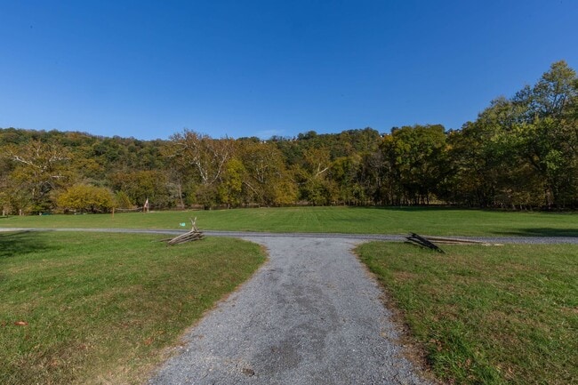 Building Photo - 1 bed, 1 bath River View Cottage in Charle...