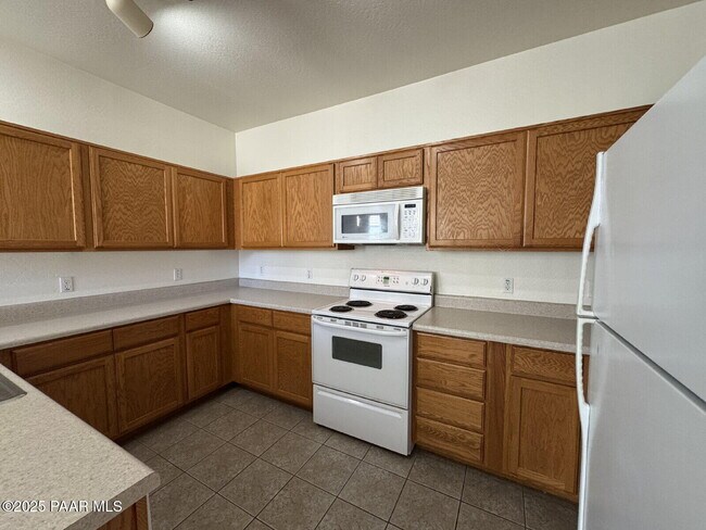 Building Photo - 7015 E Lantern Ln W