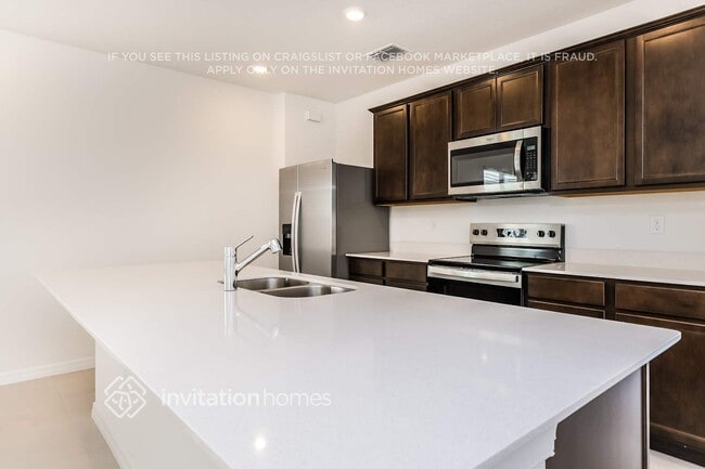 Building Photo - 16396 Grey Pne Dr