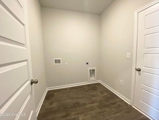 Building Photo - NEW PRICE REDUCTION!  LIKE NEW HOUSE!  DON'T MISS IT!