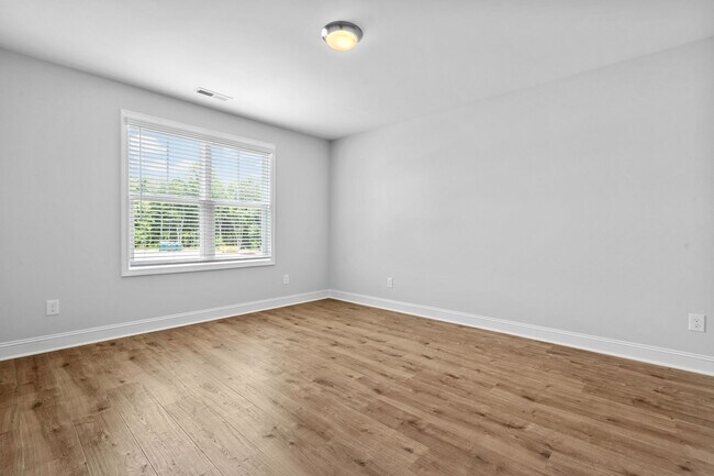 Building Photo - 3 Bedroom New Construction Townhome in Smithfield!