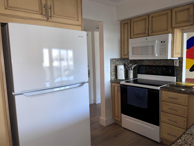 Building Photo - 330 Ave