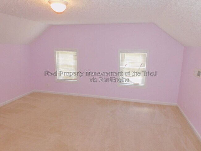 Building Photo - 3076 Main St