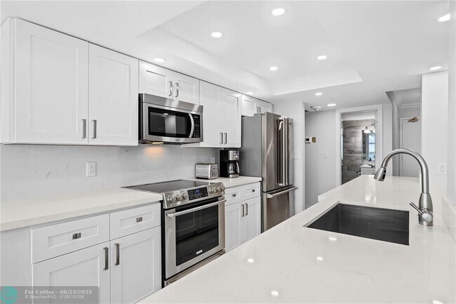 Building Photo - 1620 S Ocean Blvd