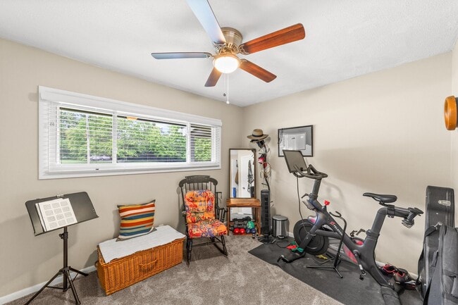 Building Photo - Fantastic 4-Bedroom with Updated Kitchen &...