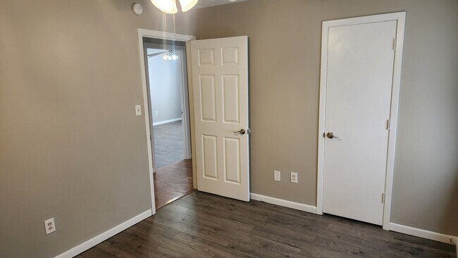 Building Photo - Large Brick Ranch near Cherokee Lake