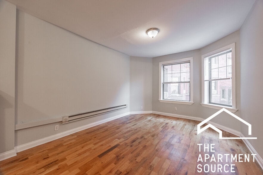 Building Photo - 4431 N Wolcott Ave