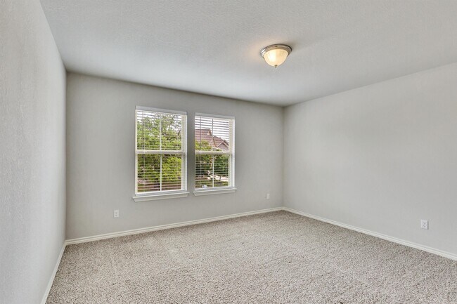 Building Photo - 701 Hays Hill Dr