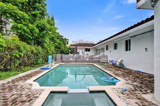 Building Photo - 3784 Sheridan Ave