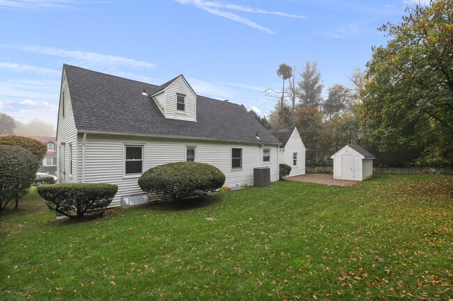 Building Photo - 216 S Poe St