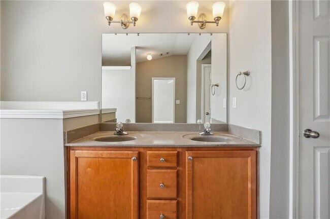 Building Photo - 4978 Berkeley Oak Dr