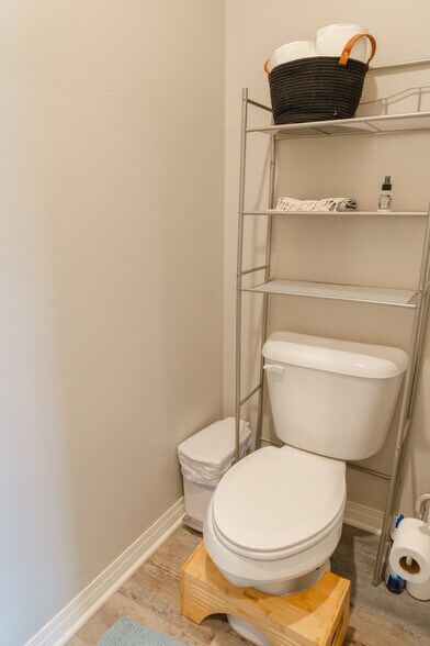 Building Photo - 505 Lark Way