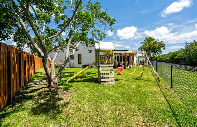 Building Photo - 2724 NW 124th Ave
