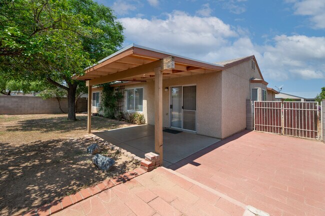 Building Photo - 9249 E Desert Cove Cir