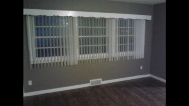 Building Photo - Pre Leasing for fall 2026!