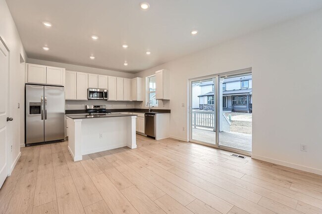 Building Photo - ALMOST BRAND NEW exquisite 3bd home in Harvest Ridge community