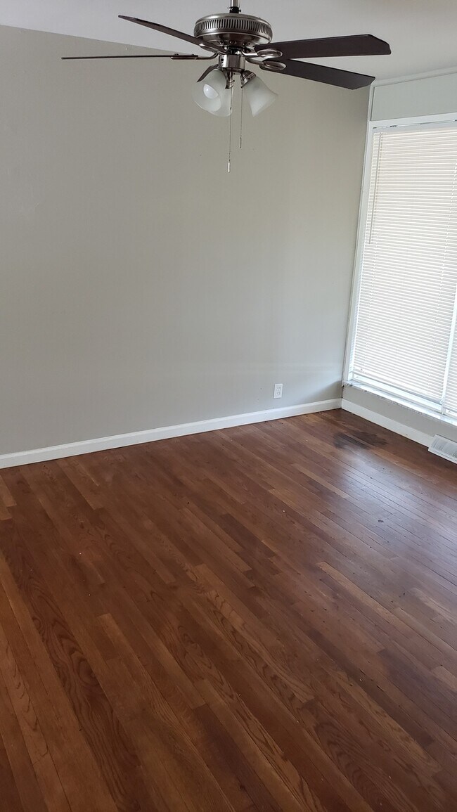 Building Photo - 10418 Monarch Dr Saint Louis, MO 63136
