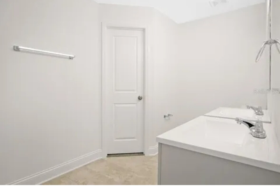 Building Photo - 415 Lark Ct