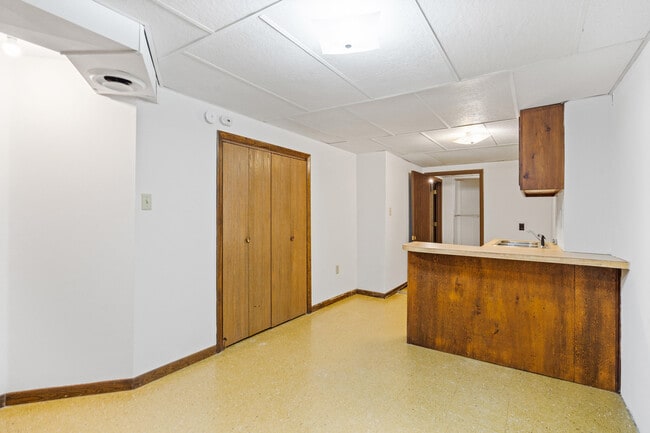 Building Photo - 820 S Fairview Rd