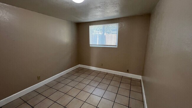 Building Photo - P15538