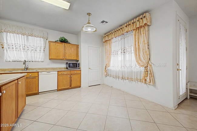 Building Photo - 3860 E Battala Ave