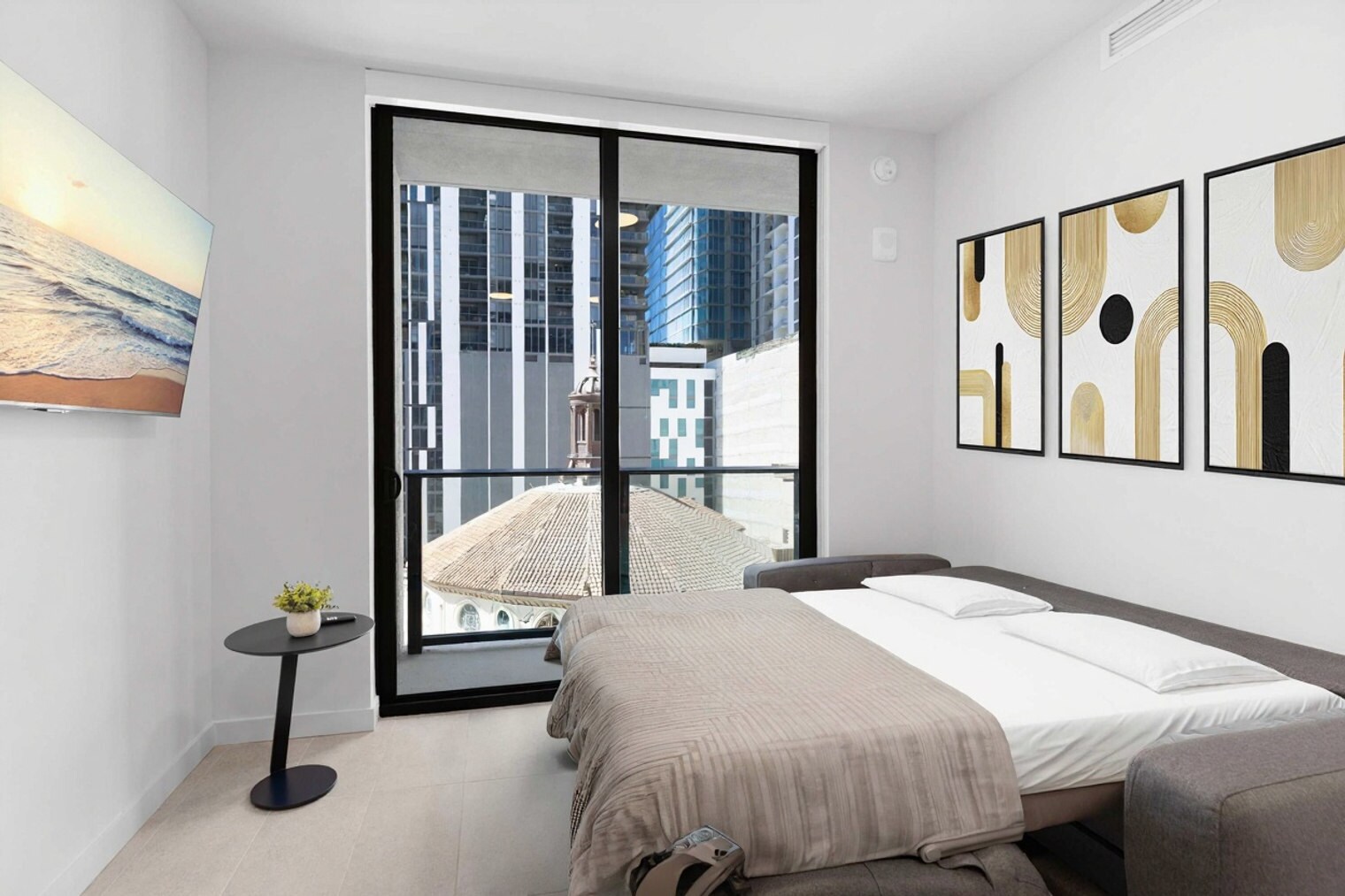 Building Photo - 501 NE 1st Ave