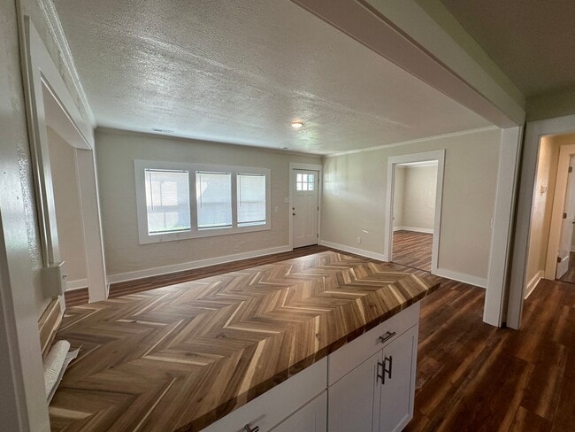 Building Photo - FULLY RENOVATED! 3 Bed/2 Bath in Wanchese
