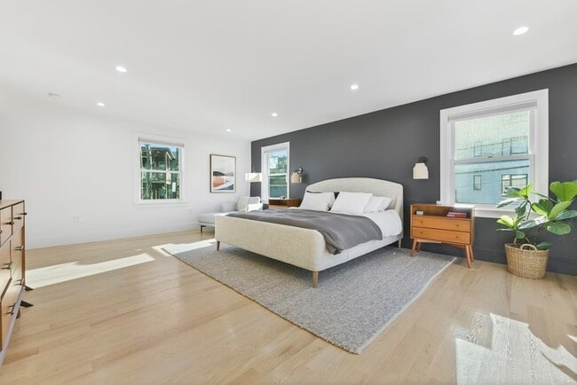 Building Photo - 17 Akron St