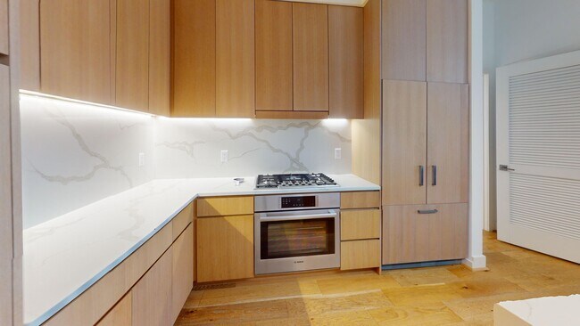 Building Photo - 1324 E Street SE