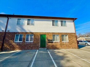 Building Photo - ** Rent ready 1/2 OFF 1st month!!! 1 bedroom near military base