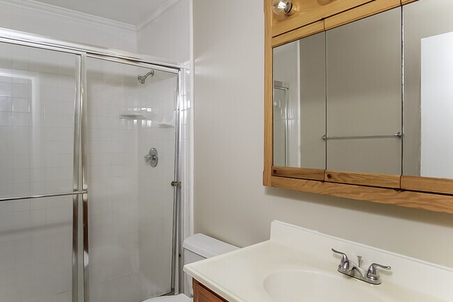 Building Photo - Stunning 2-Story Home