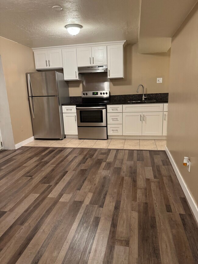 Building Photo - 1605 W Frankie Cir