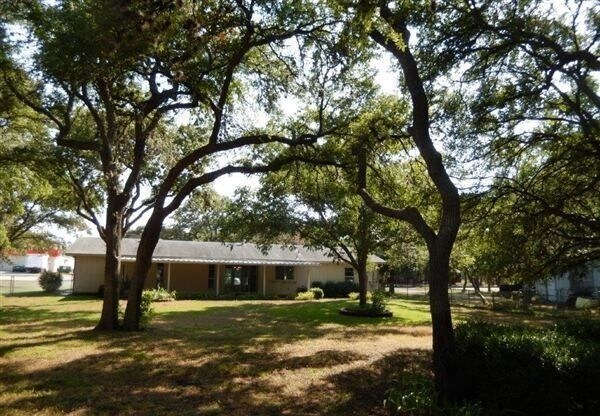 Building Photo - Available July 6: Spacious Home With Large...