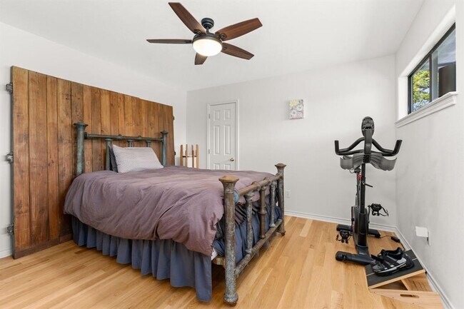 Building Photo - 121 Spur 191