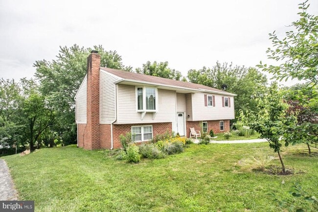 Building Photo - 825 Belvoir Rd