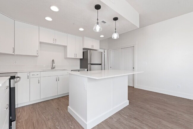 Building Photo - "Discover Comfort & Style: Spacious 3-Bed,...