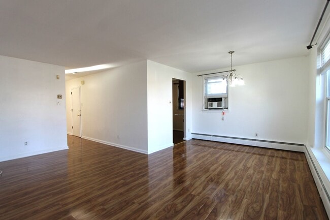 Building Photo - 6460 Ardleigh St