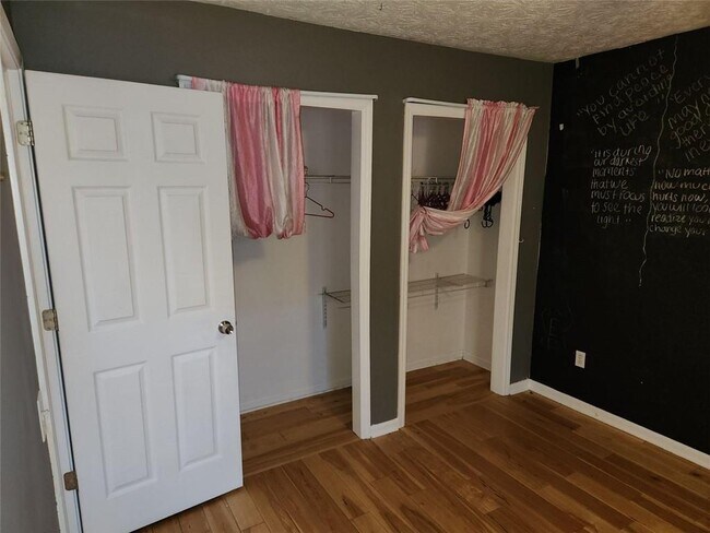 Building Photo - 335 Jon Jeff Dr NW