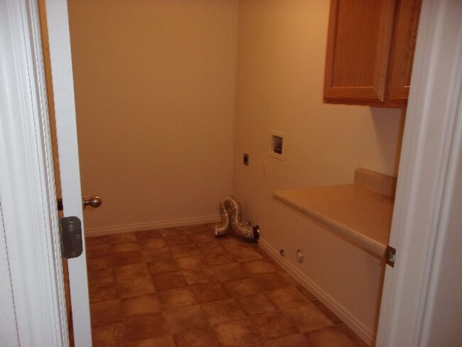 Building Photo - Family Apartment