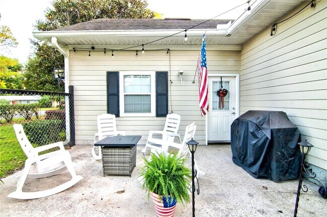 Building Photo - 2204 NW 29th Ave