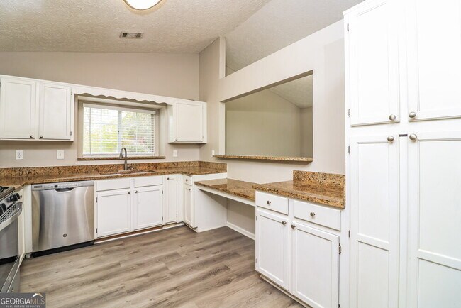 Building Photo - 3103 Waterford Ct