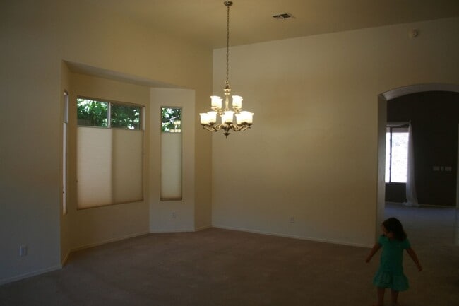 Building Photo - 4302 N Sunset Cliff Dr