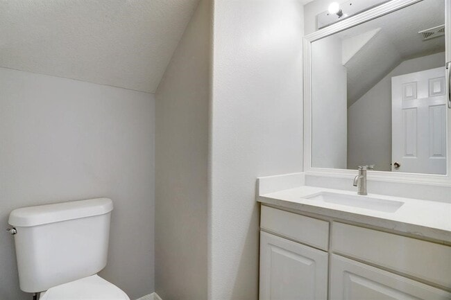 Building Photo - 15530 Hickory Dale St