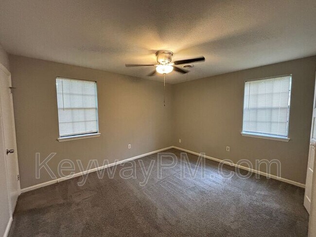 Building Photo - 122 Shadowood Dr