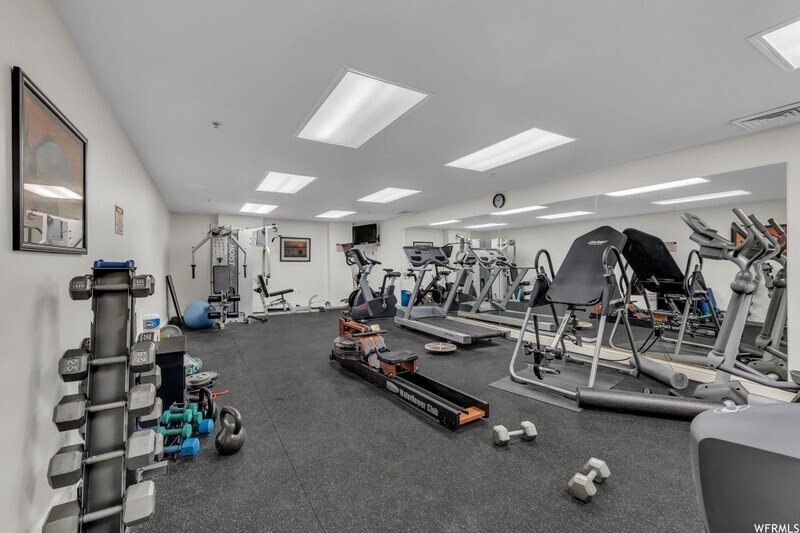 Building Photo - 3075 Kennedy Dr