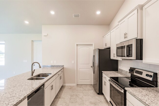 Building Photo - 3603 NE 12th Ct